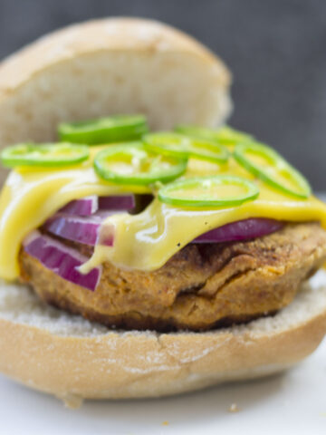 VEGAN CHICKPEA BURGERS WITH SUN-DRIED TOMATOES