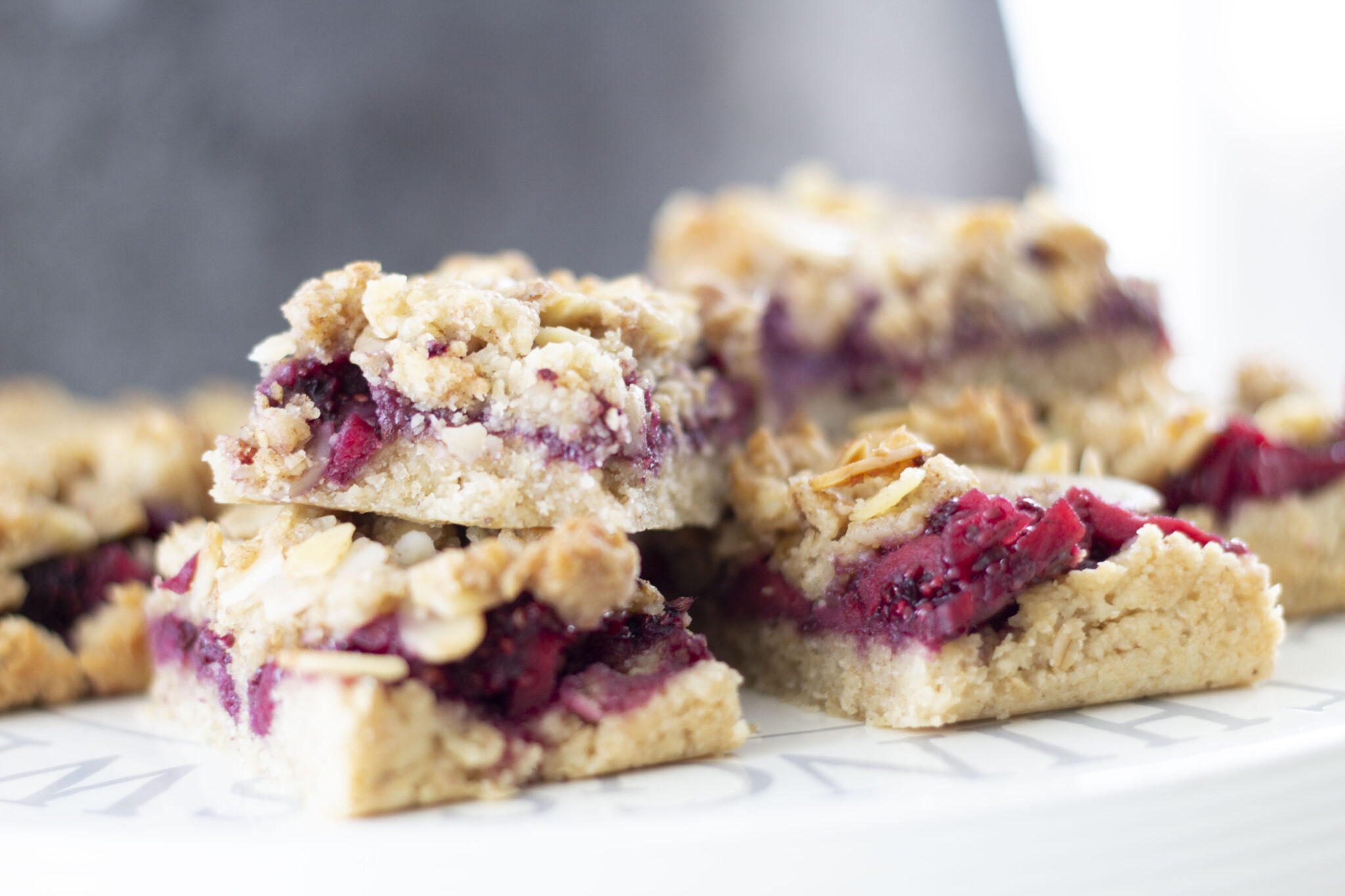 vegan apple and blackberry oat bars