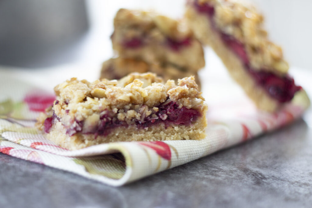Vegan Apple and Blackberry Crumble Bars Recipe 272 Vegan Apple and Blackberry Crumble Bars